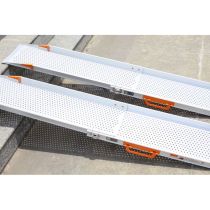 Coppia di Rampe Extra-Larghe Ergo in Alluminio per Carrozzine Elettriche e Scooter, Regolabili in Lunghezza, Passaggio 25,5 cm, Portata 300 kg