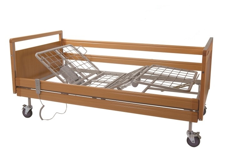 Mopedia Geranio letto da degenza elettrico a tre snodi in legno con ruote e sponde regolabili